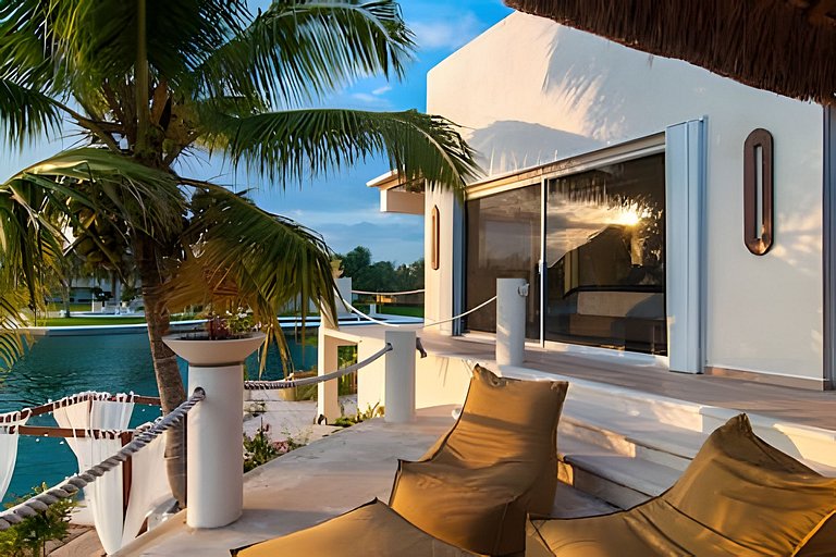 Casa La Torre, Luxury private waterfront villa