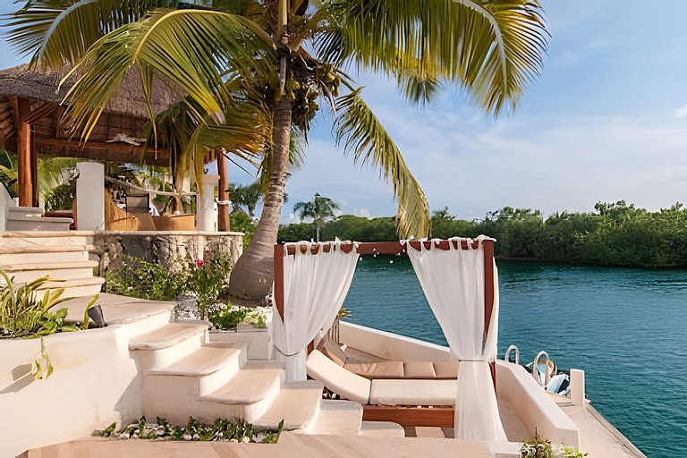 Casa La Torre, Luxury private waterfront villa
