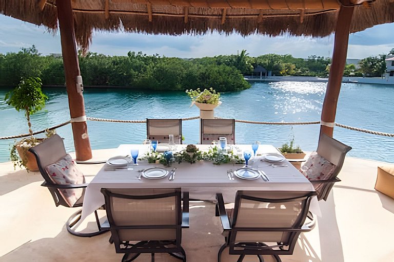 Casa La Torre, Luxury private waterfront villa