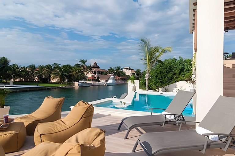 Casa La Torre, Luxury private waterfront villa