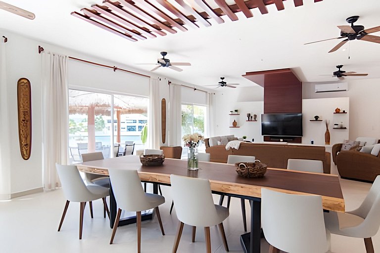 Casa La Torre, Luxury private waterfront villa