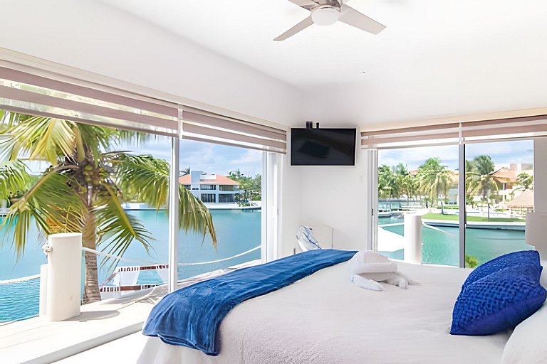 Casa La Torre, Luxury private waterfront villa