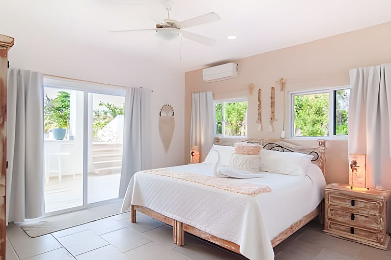 Casa La Torre, Luxury private waterfront villa