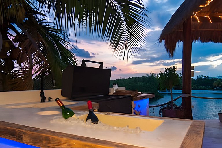 Casa La Torre, Luxury private waterfront villa
