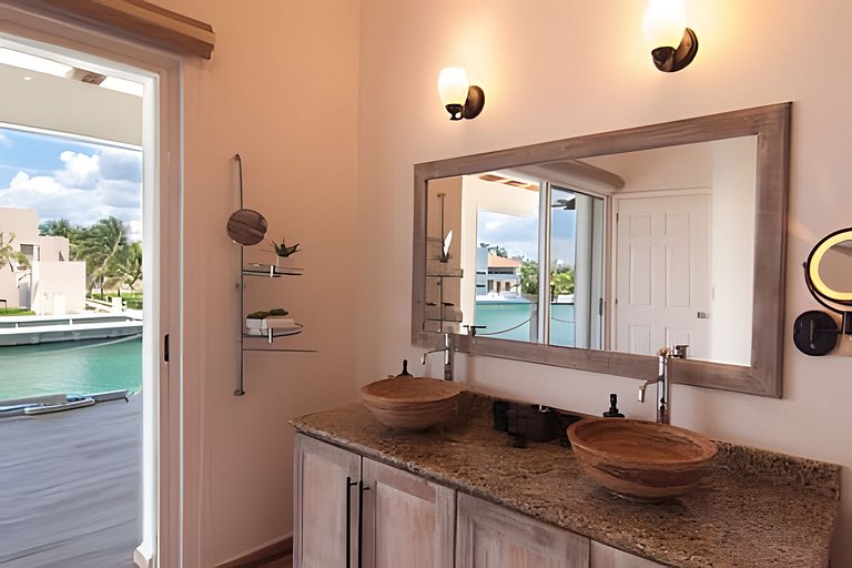 Casa La Torre, Luxury private waterfront villa