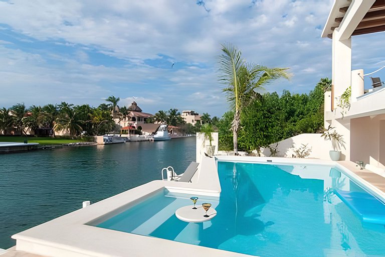 Casa La Torre, Luxury private waterfront villa