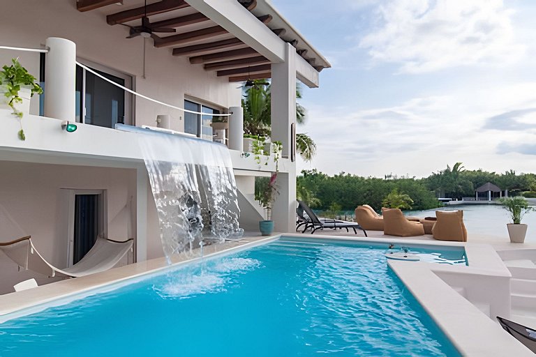 Casa La Torre, Luxury private waterfront villa