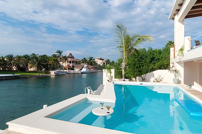 Casa La Torre, Luxury private waterfront villa