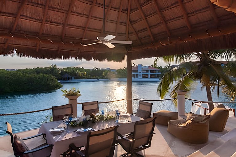 Casa La Torre, Luxury private waterfront villa