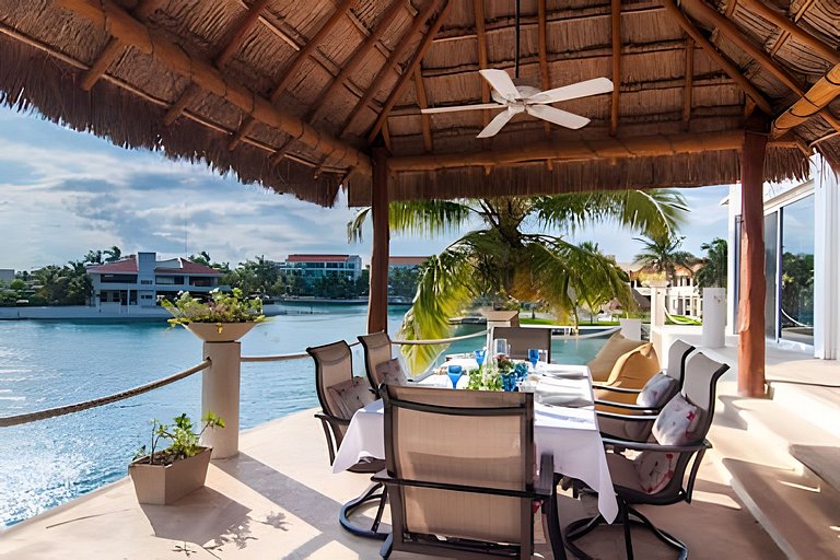 Casa La Torre, Luxury private waterfront villa