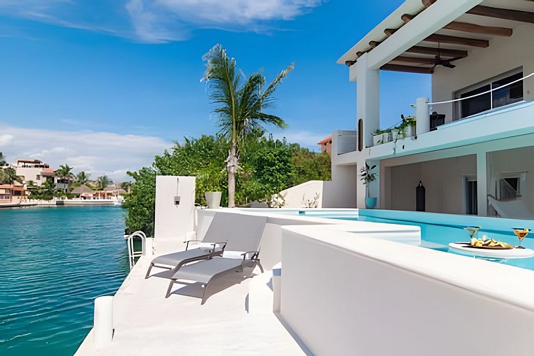 Casa La Torre, Luxury private waterfront villa