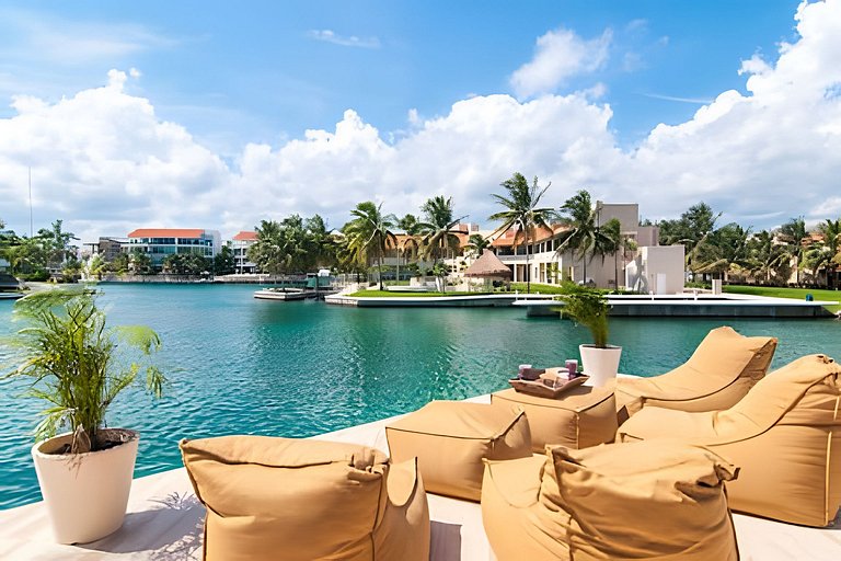 Casa La Torre, Luxury private waterfront villa