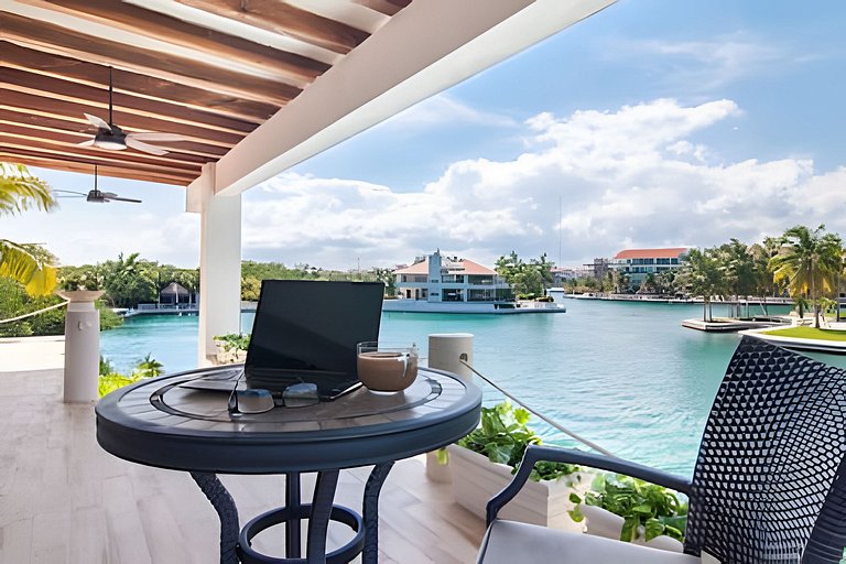 Casa La Torre, Luxury private waterfront villa