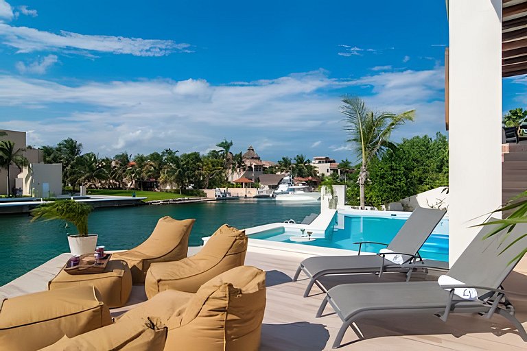 Casa La Torre, Luxury private waterfront villa