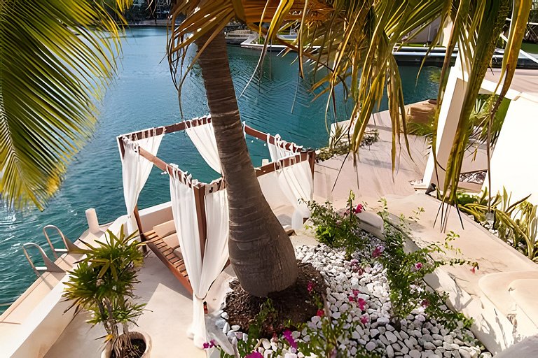 Casa La Torre, Luxury private waterfront villa