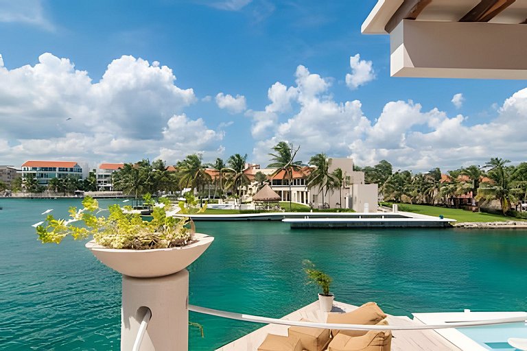 Casa La Torre, Luxury private waterfront villa