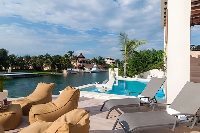 Casa La Torre, Luxury private waterfront villa