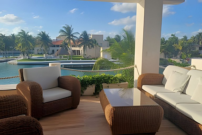 Casa La Torre, Luxury private waterfront villa