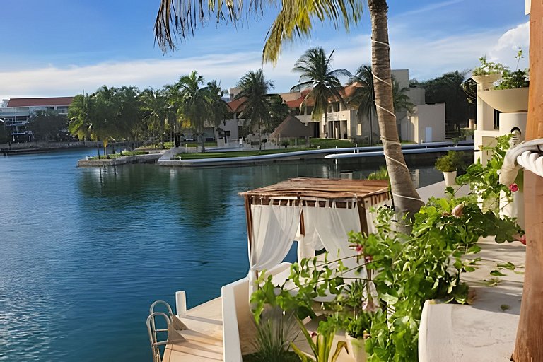 Casa La Torre, Luxury private waterfront villa