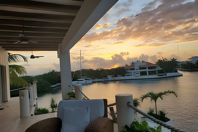 Casa La Torre, Luxury private waterfront villa