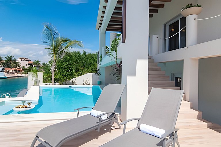 Casa La Torre, Luxury private waterfront villa