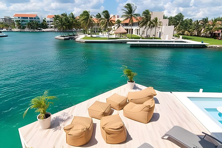 Casa La Torre, Luxury private waterfront villa
