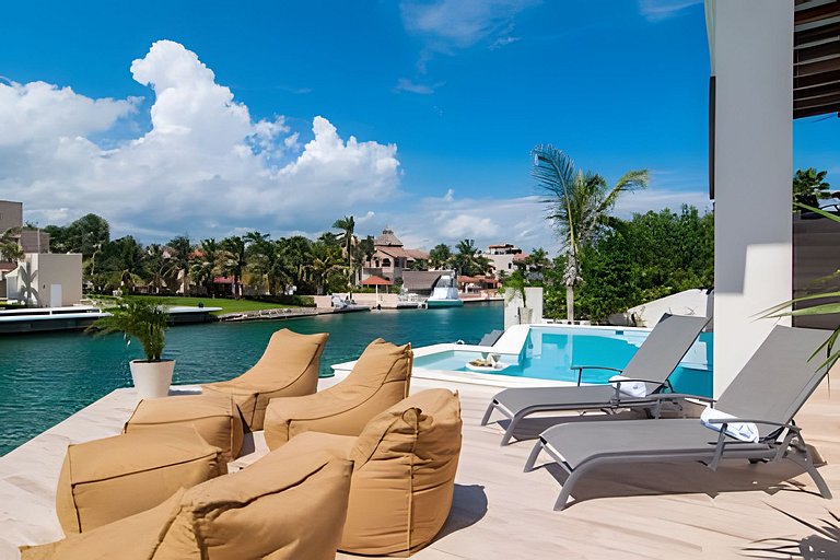 Casa La Torre, Luxury private waterfront villa