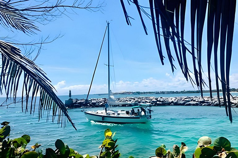 Bay Blue, 2BR on the Lagoon, next to the beach.