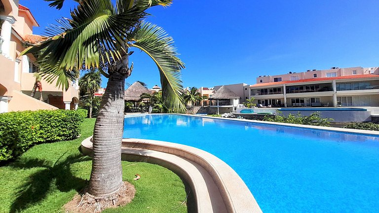 Bay Blue, 2BR on the Lagoon, next to the beach.