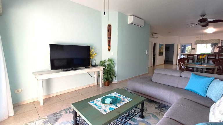 Bay Blue, 2BR on the Lagoon, next to the beach.