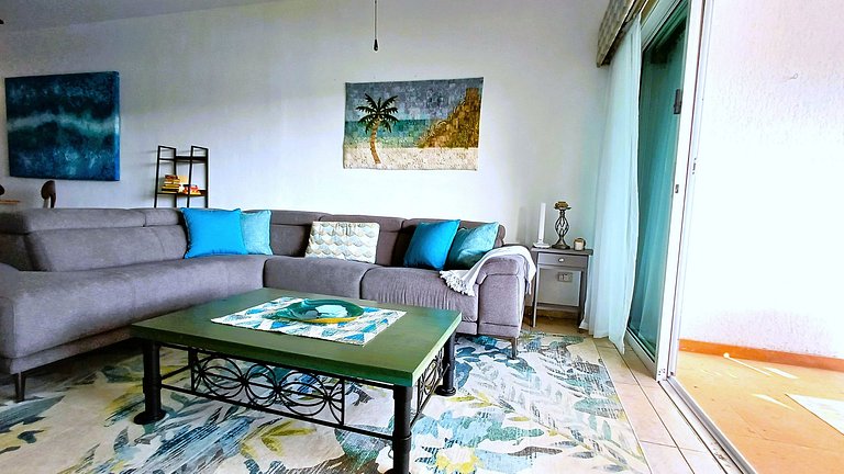 Bay Blue, 2BR on the Lagoon, next to the beach.