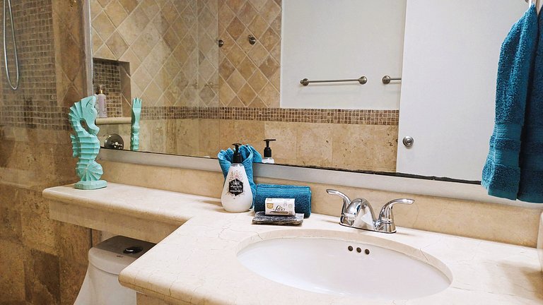 Bay Blue, 2BR on the Lagoon, next to the beach.