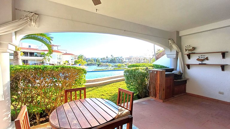 Bay Blue, 2BR on the Lagoon, next to the beach.