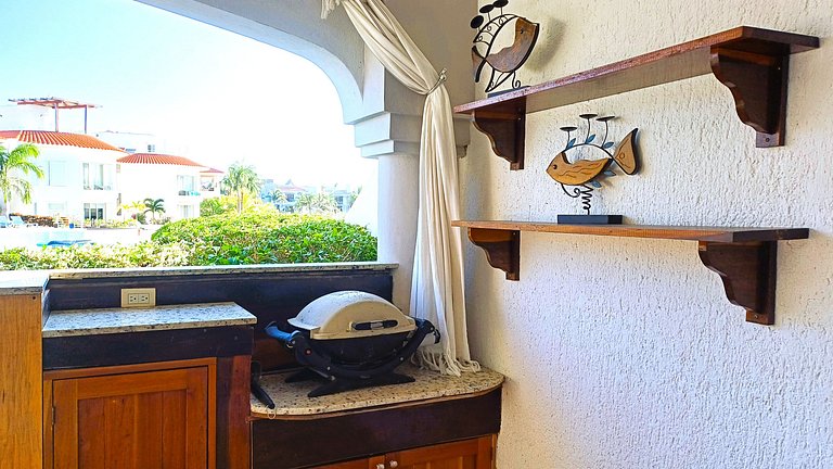 Bay Blue, 2BR on the Lagoon, next to the beach.