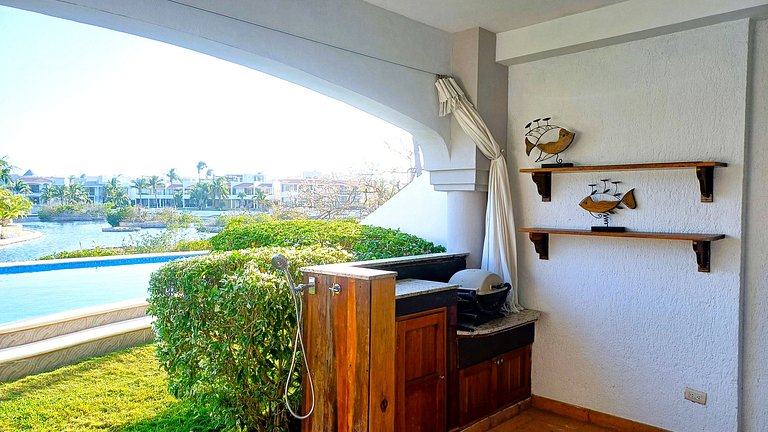 Bay Blue, 2BR on the Lagoon, next to the beach.