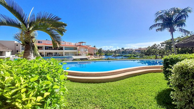 Bay Blue, 2BR on the Lagoon, next to the beach.