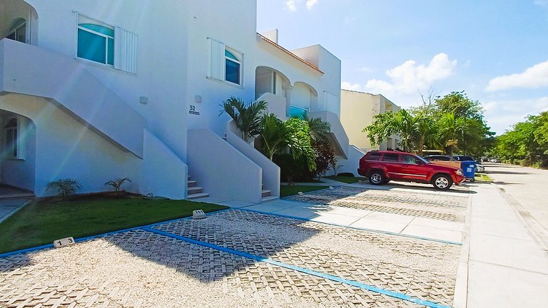 Bay Blue, 2BR on the Lagoon, next to the beach.