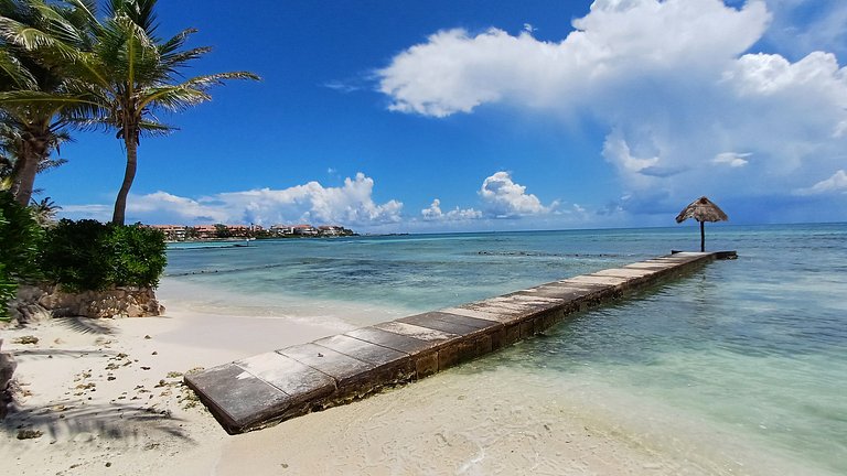 Bay Blue, 2BR on the Lagoon, next to the beach.