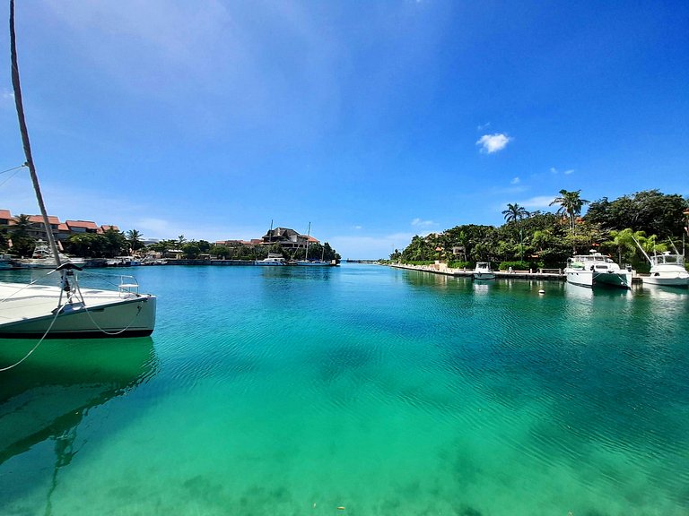 Bay Blue, 2BR on the Lagoon, next to the beach.