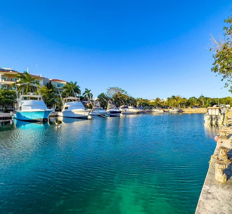 Bay Blue, 2BR on the Lagoon, next to the beach.