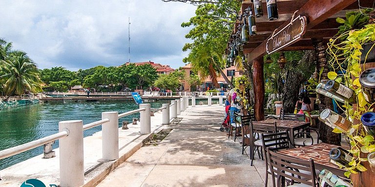 Bay Blue, 2BR on the Lagoon, next to the beach.