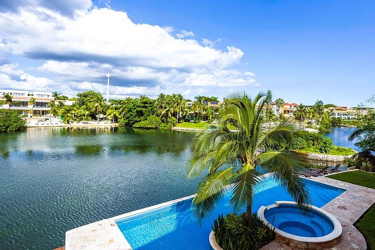 Gorgeous 3 Bd on Lagoon and only 250 ft from beach