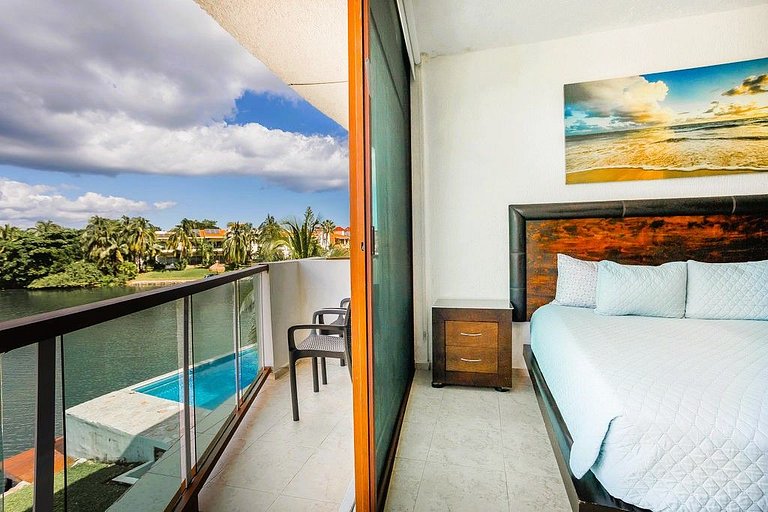 Gorgeous 3 Bd on Lagoon and only 250 ft from beach