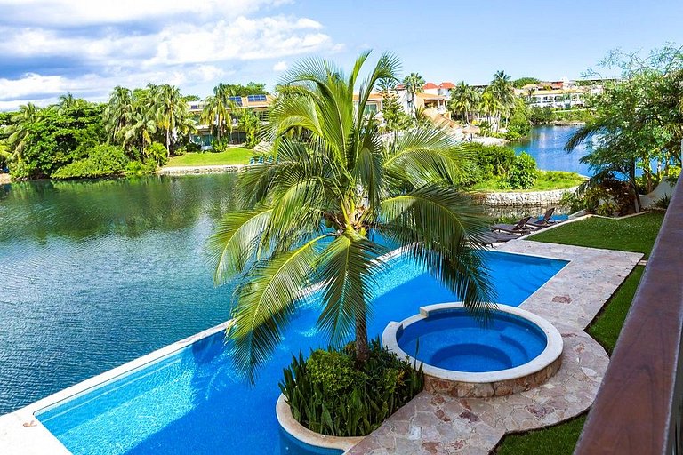 Gorgeous 3 Bd on Lagoon and only 250 ft from beach
