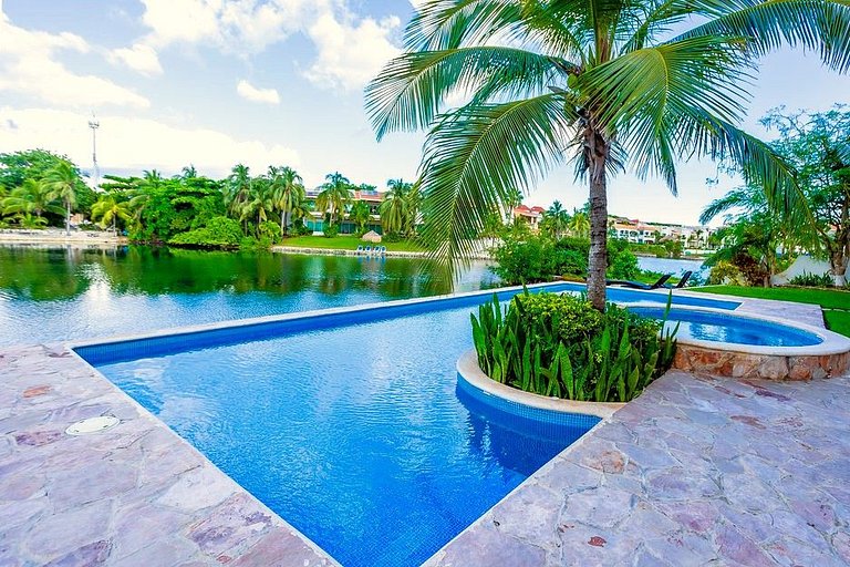 Gorgeous 3 Bd on Lagoon and only 250 ft from beach