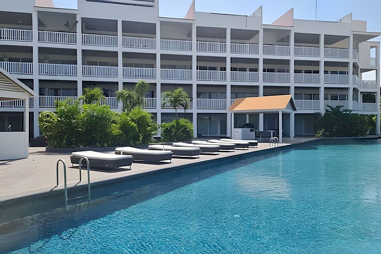 Luxury penthouse with stunning views of the marina