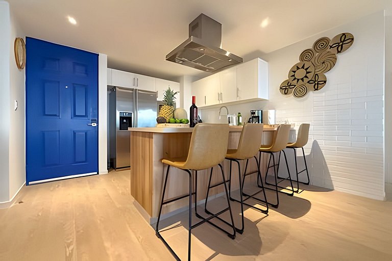 Luxury penthouse with stunning views of the marina