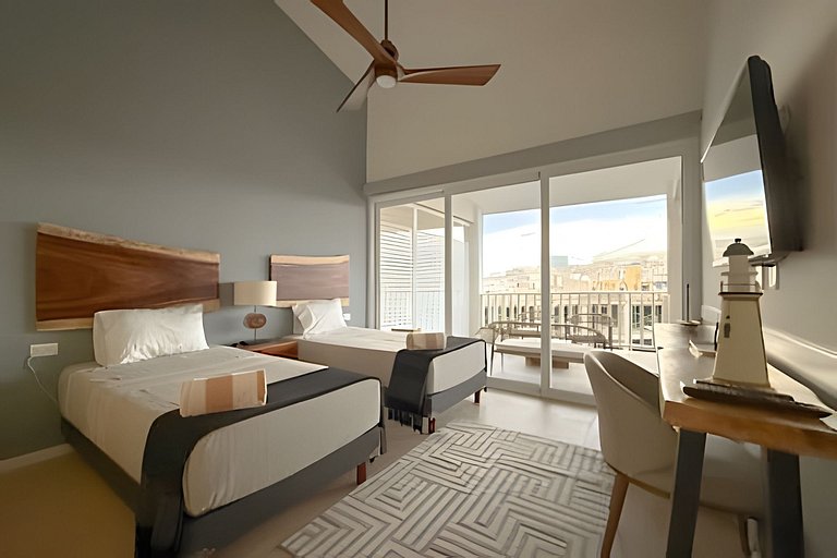 Luxury penthouse with stunning views of the marina
