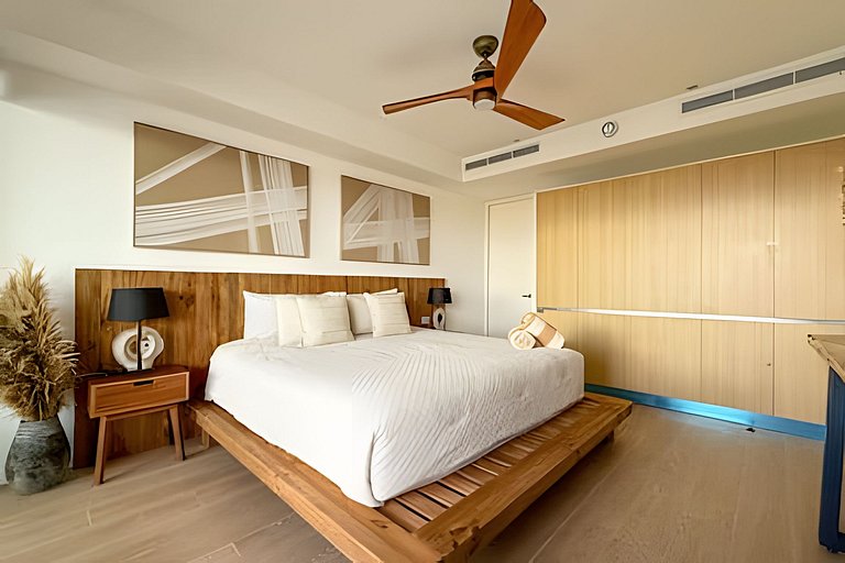 Luxury penthouse with stunning views of the marina
