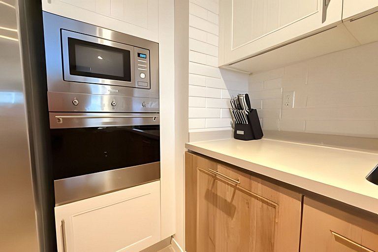 Luxury penthouse with stunning views of the marina
